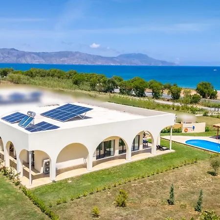 Selena Front Loft - With Private Pool & Garden