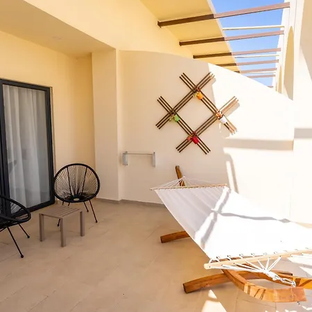 Selena Front Loft - With Private Pool & Garden Vilă