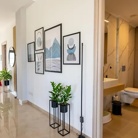 Vilă Selena Front Loft - With Private Pool & Garden *
