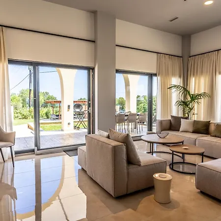 Selena Front Loft - With Private Pool & Garden Villa